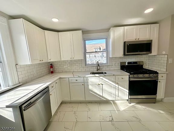 2nd image of 328 Bloomfield Ave #1