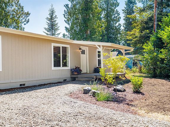 3rd image of 18138 Deschutes Dr SE