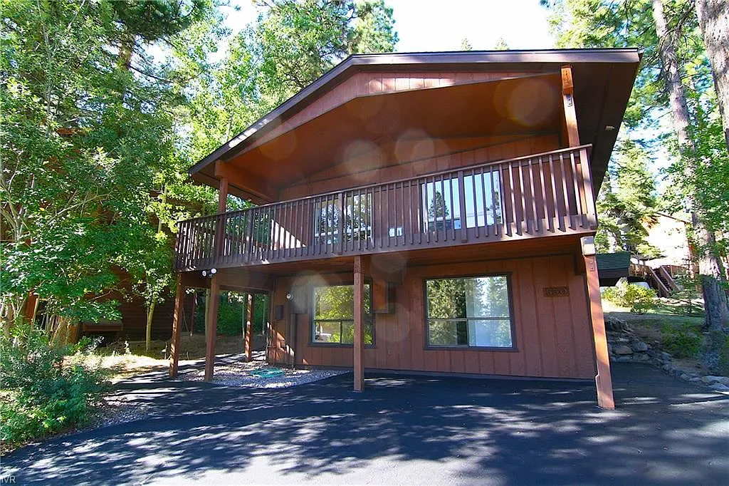 550 Lantern Ct photo 1