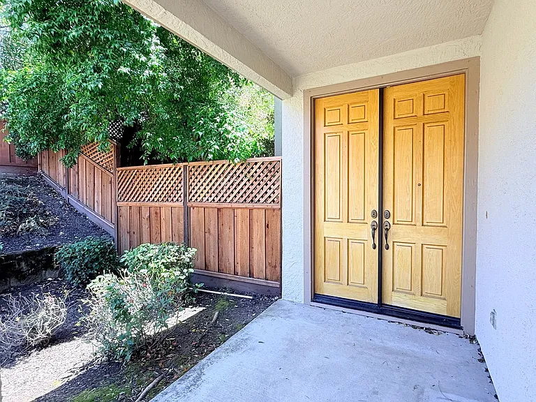 1023 Vista Pointe Cir — Photo 4