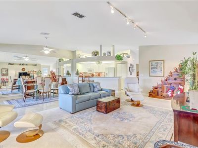 7475 Jacaranda Park Rd APT 201, Naples, FL, 34109