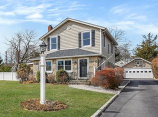 28 Grand Ave, Northport, NY 11768