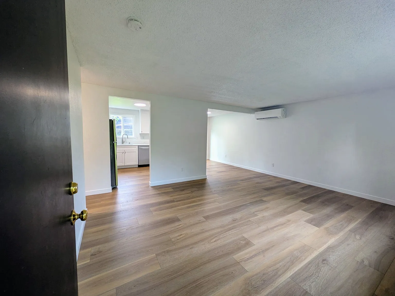 2 bed, 958 sqft, $2,100 — Photo 1