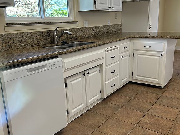 5th image of 179 Herrington Dr
