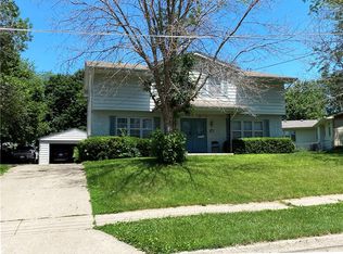 6909 Holcomb Ave, Urbandale, IA 50322
