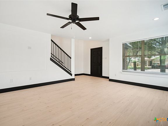 4th image of 247 Woodlake Dr