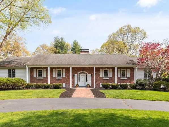 12 Apple Hill Ln, Lynnfield, MA 01940