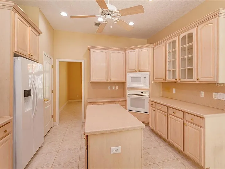 208 Heatherwood Ct — Photo 11