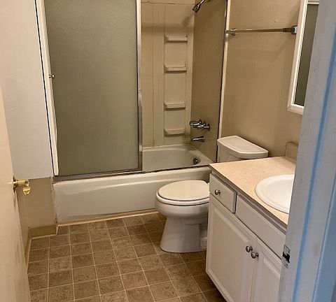 5th image of 653 E 9th St #1