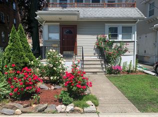 8515 109th St, Richmond Hill, NY 11418