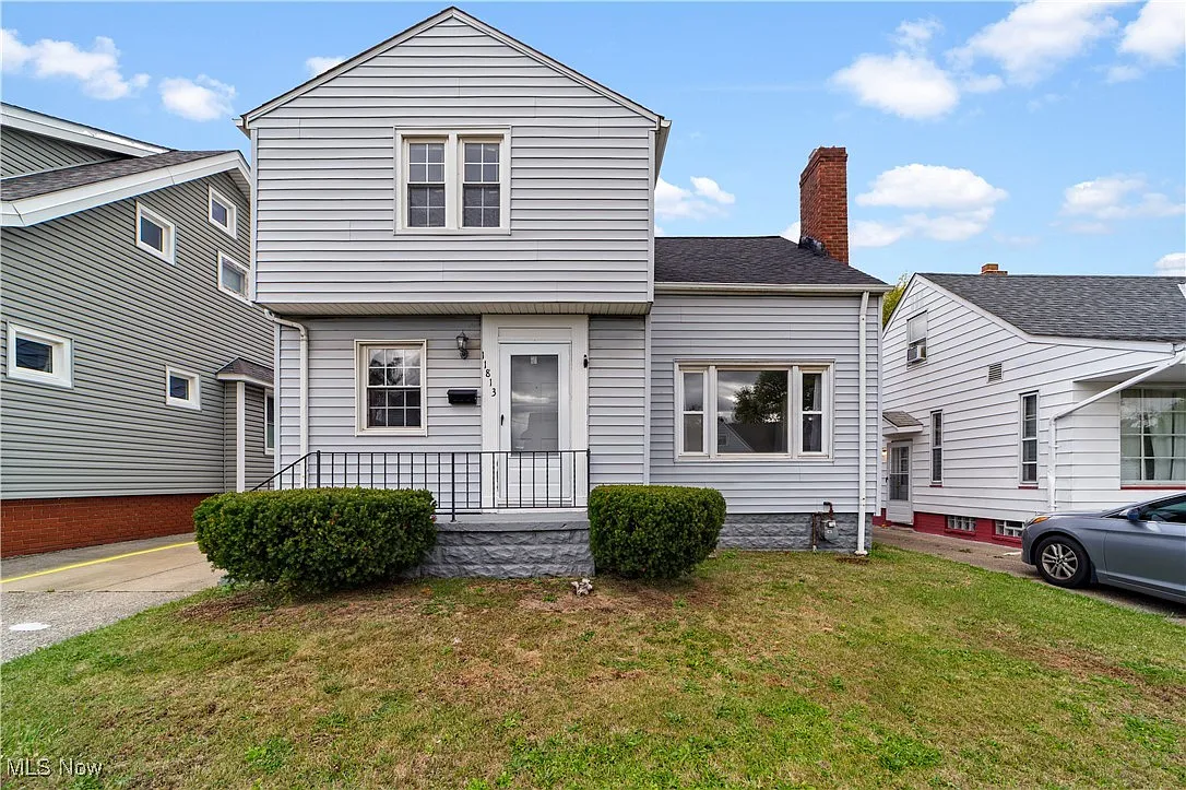 11813 Willard Ave photo 1