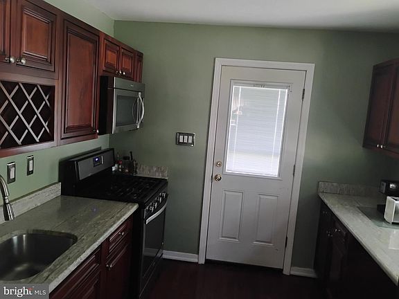 3rd image of 3908 Lantern Dr