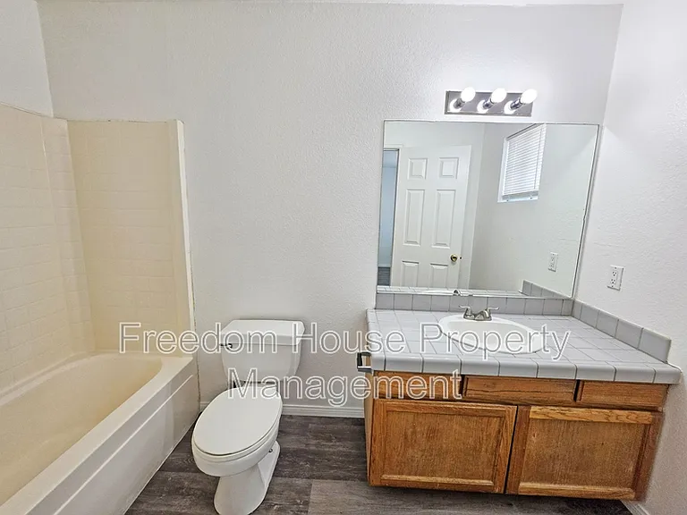 670 Bourbon St #2 — Photo 36