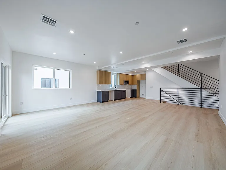 5187 W. 21st St. — Photo 33