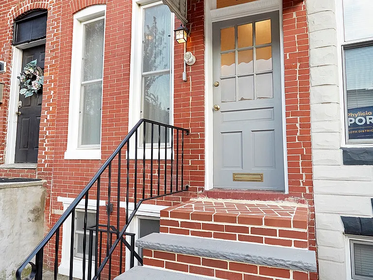 1141 W Hamburg St — Photo 1