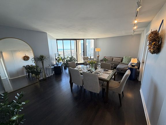 4th image of 5320 N Sheridan Rd APT 1502