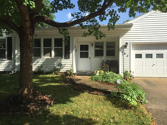 Breezeway Entrance with 2 Stall Driveway