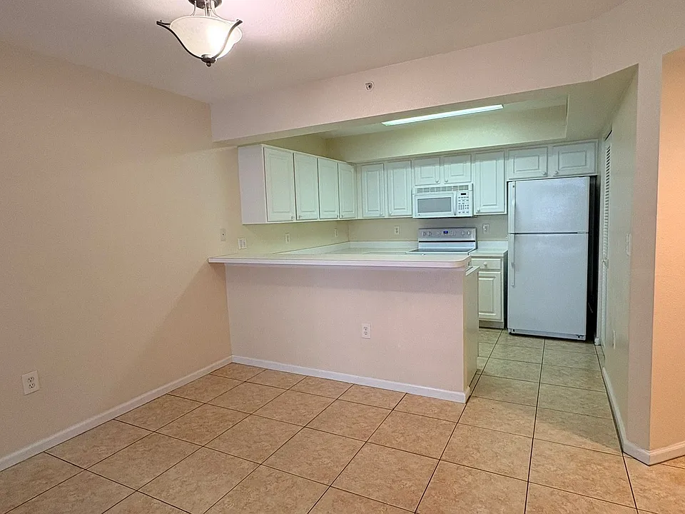 4121 Residence Dr #305