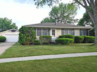 3633 2nd Ave SW, Cedar Rapids, IA 52404