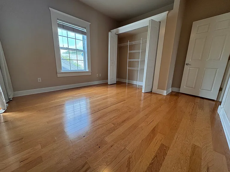 5020 NW 10th Pl — Photo 10