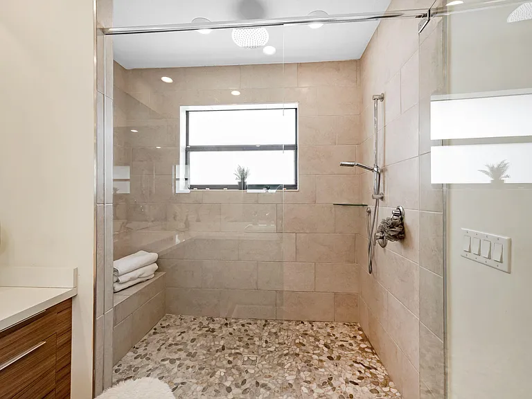 15451 NW 88th Ave — Photo 18