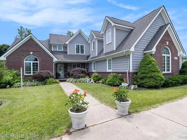 4594 Seymour Lake Rd, Oxford, MI 48371