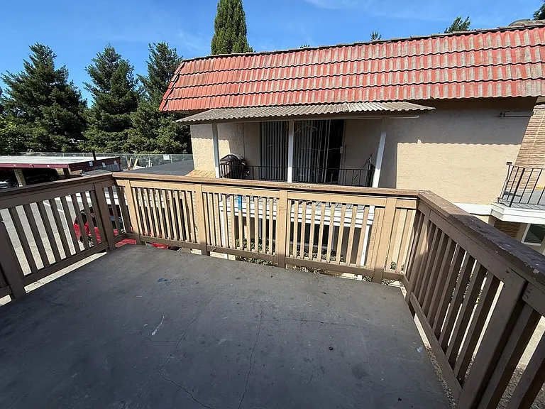 2449 Colina Ct — Photo 9