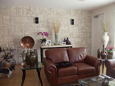 Living room coquina tile wall