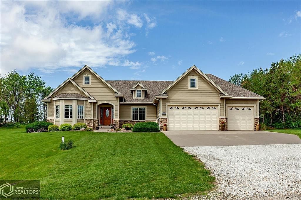 2425 Evergreen Ave, State Center, IA 50247 Zillow
