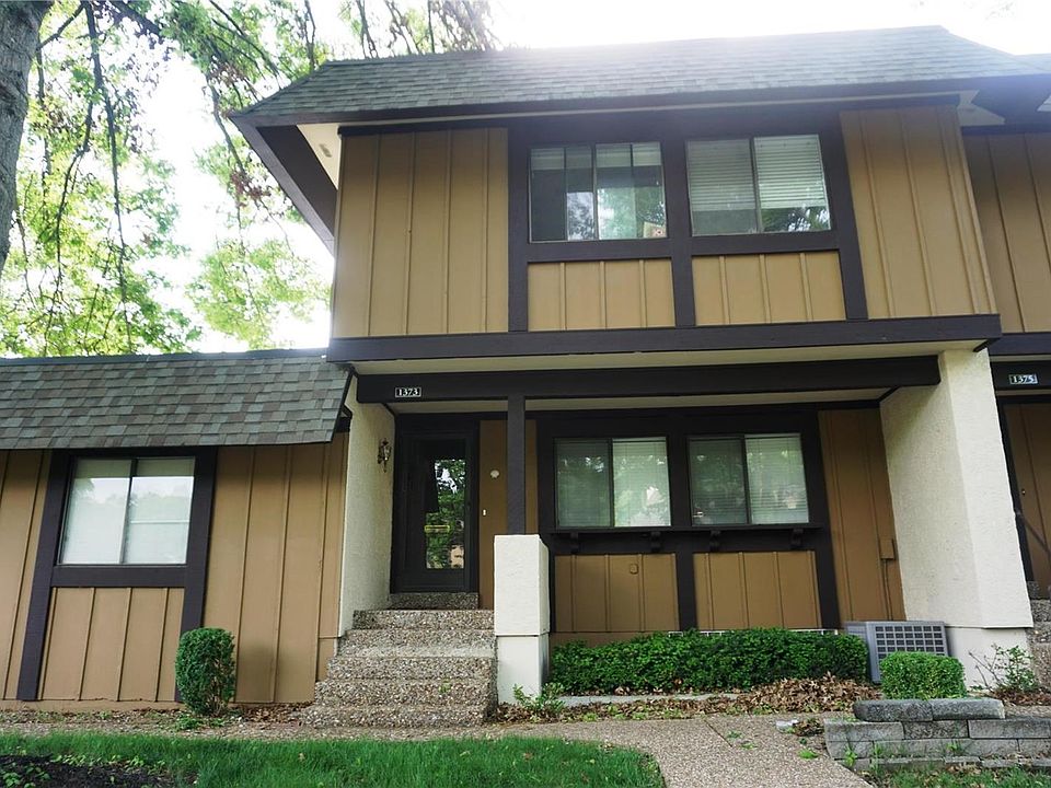 Welcome to 1373 Hampton Road! One of Heritage's Patio Homes with an ATTACHED 2c GARAGE!