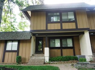 1373 Hampton Rd, Saint Charles, MO 63303