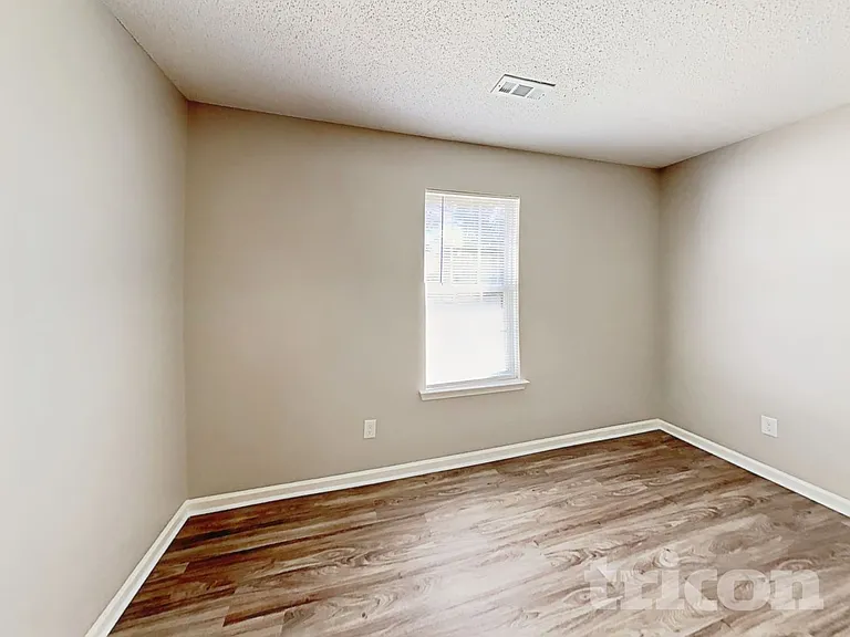 1816 Oakdale Green Dr — Photo 9