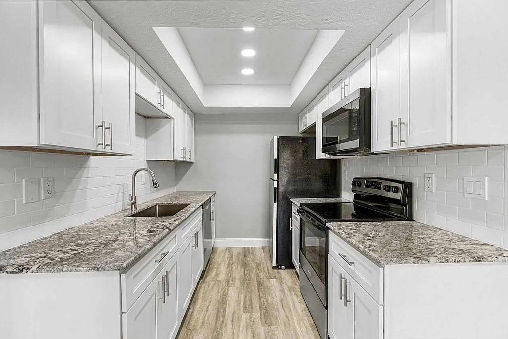 Building Photo - 2628 Encina Dr #D