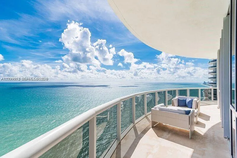 Building Photo - 16001 Collins Ave #3201