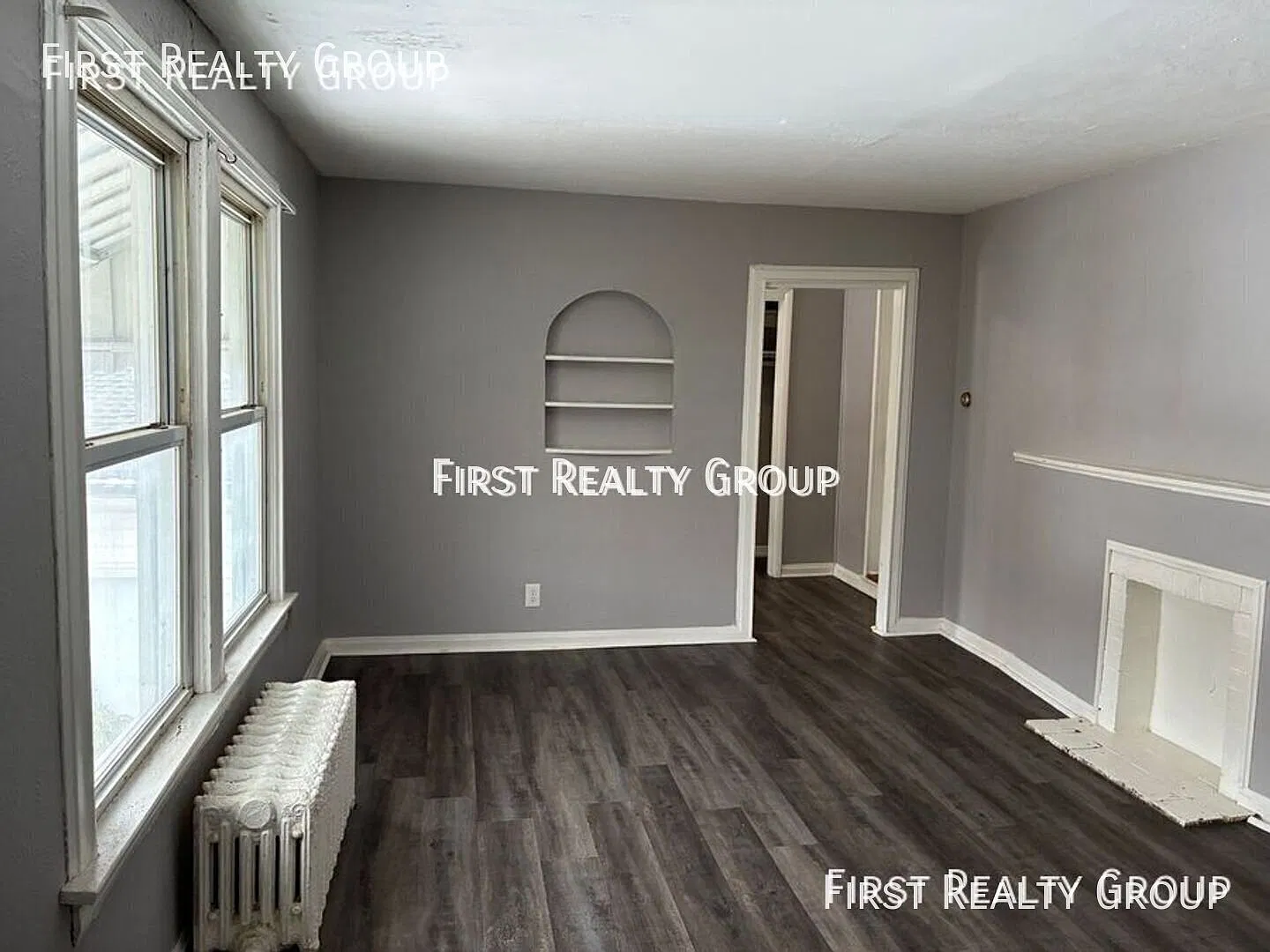 2 Bedroom, 1 Bath Upstairs Apartment, Move in Ready! — Photo 3