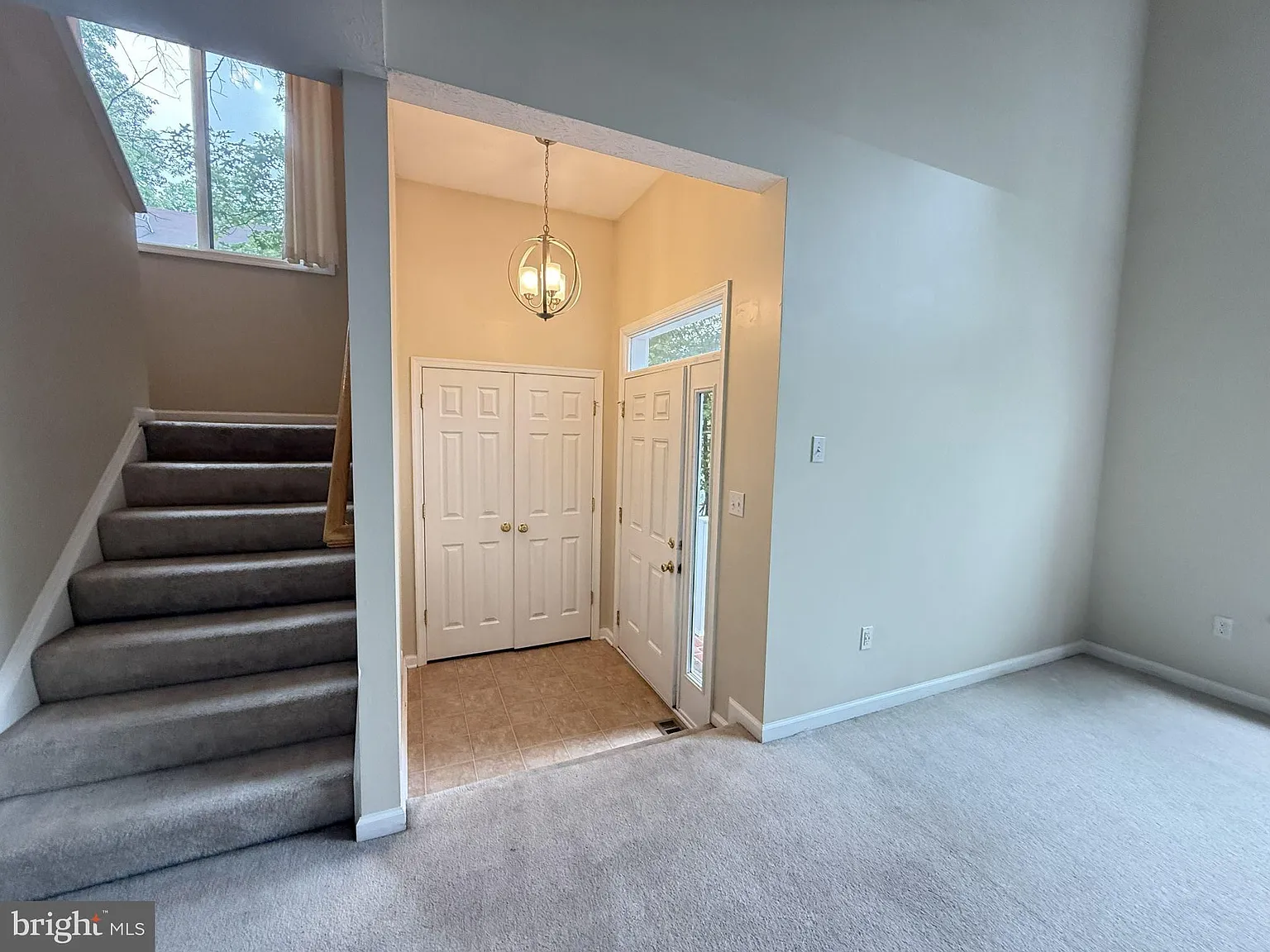 3 bed, 2.5 bath, 2200 sqft, $2,200 — Photo 4