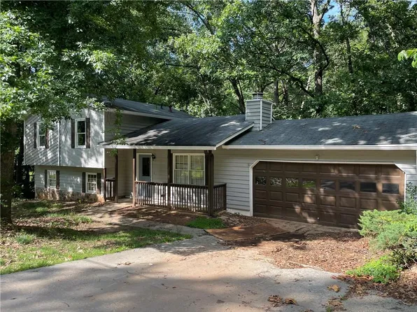 1326 Candlelite Ln, Snellville, GA 30078