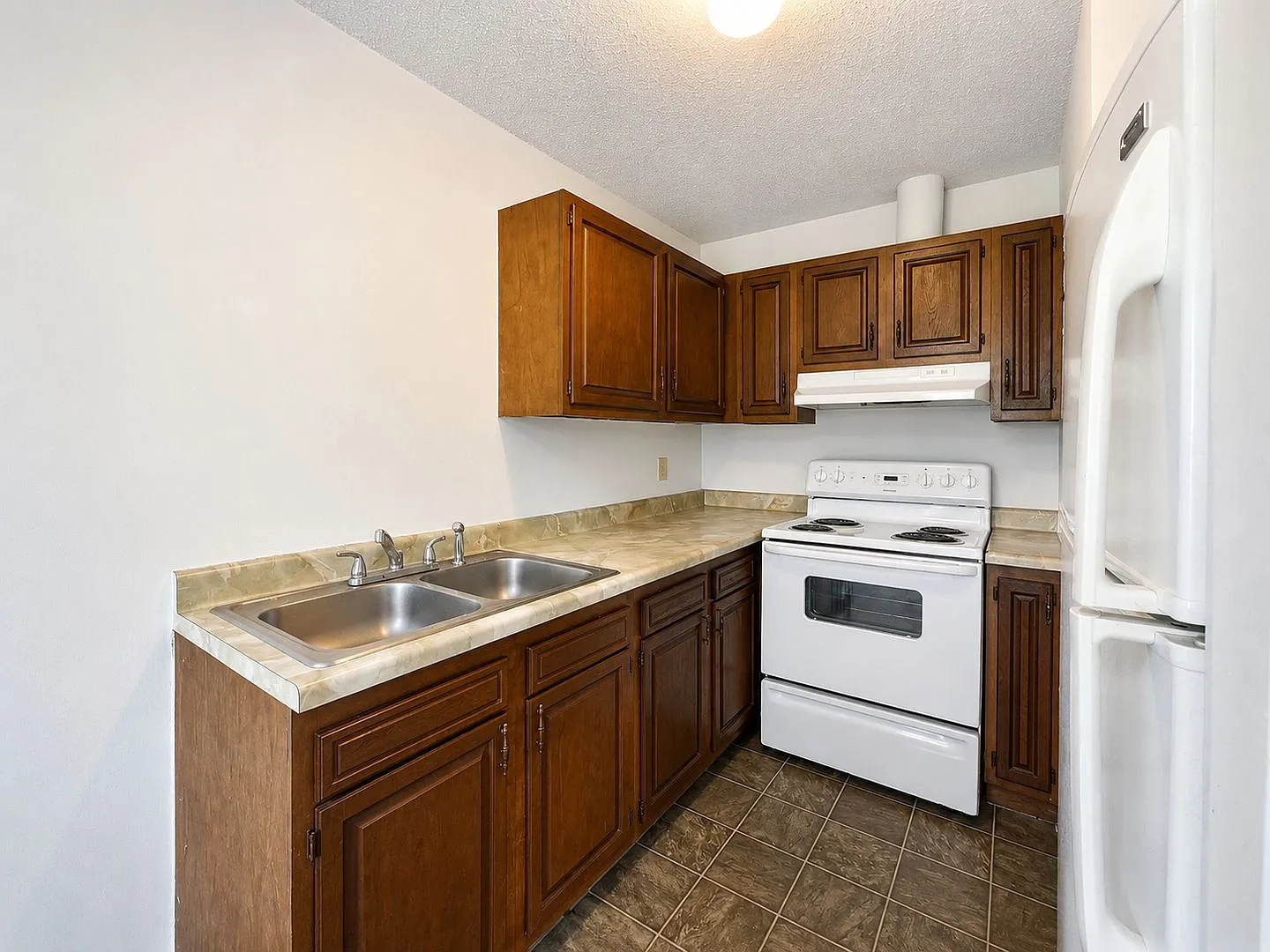 1 Bed/1 Bath Apartment Melbourne Partial Utilities Included — Photo 3