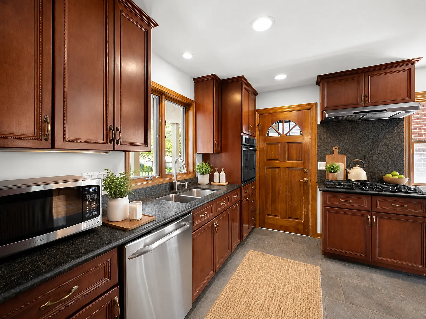 2 bed, 948 sqft, $2,500 — Photo 2