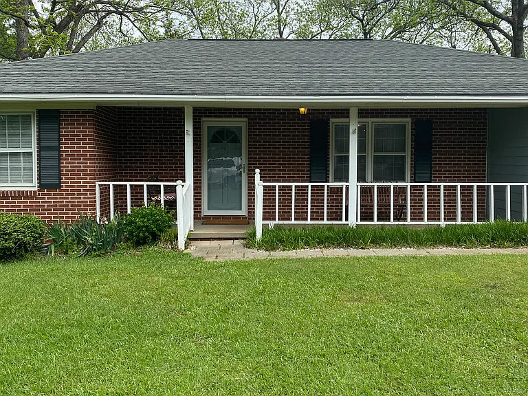 203 Augusta St — Photo 3