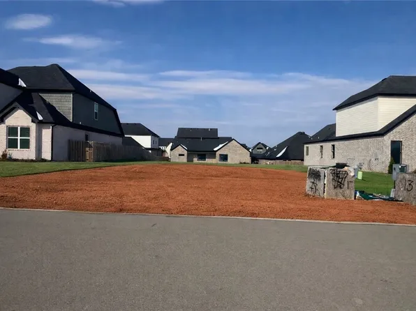 1820 Peacock Rd #13, Centerton, AR 72719