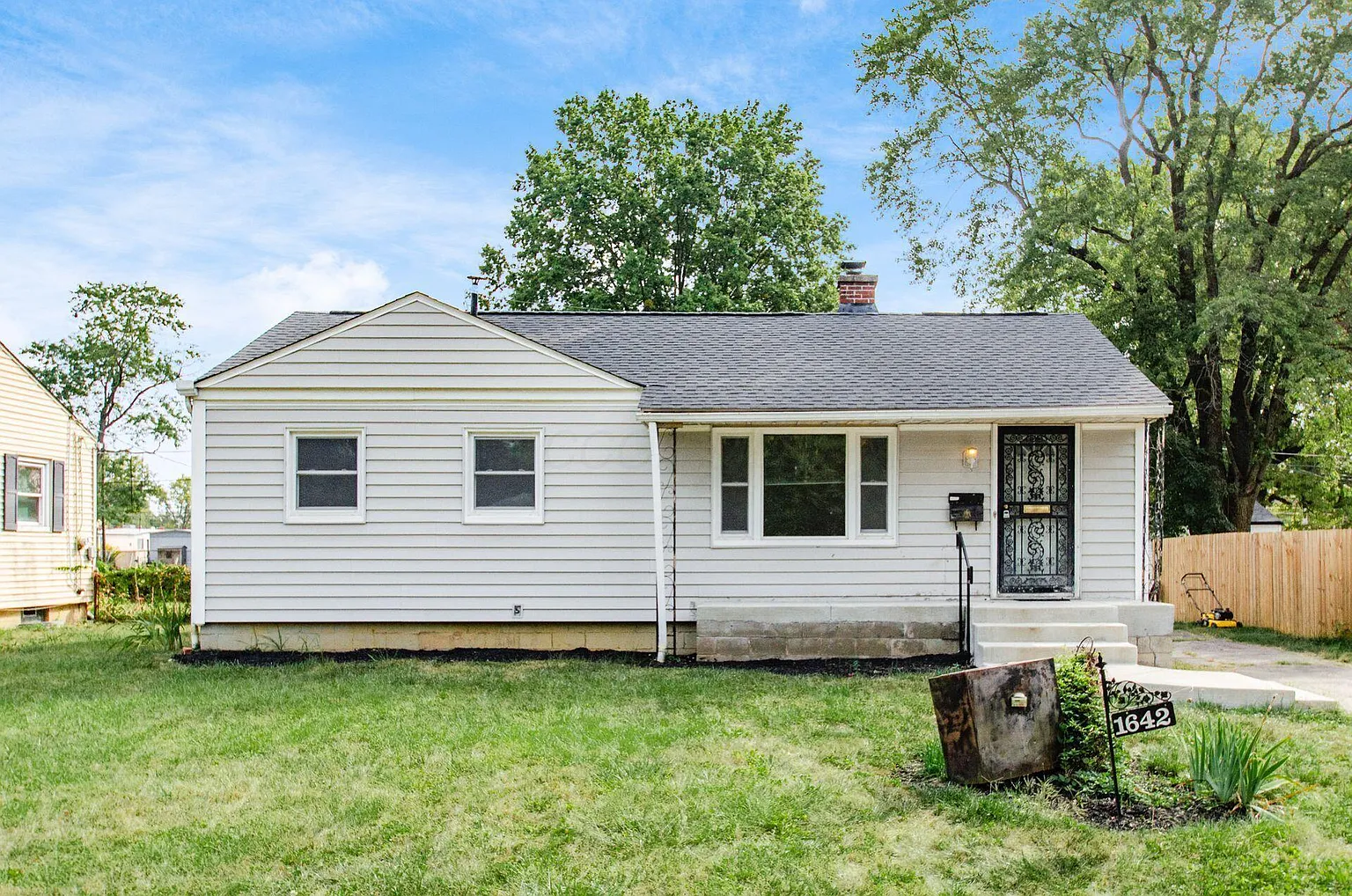 1642 Berkeley Rd photo 1