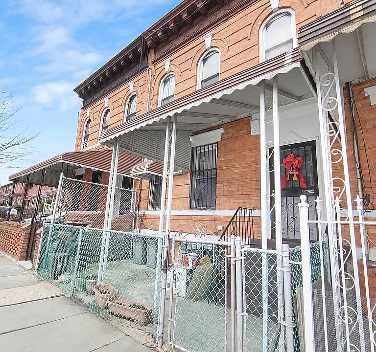2nd image of 613 Linwood St #A