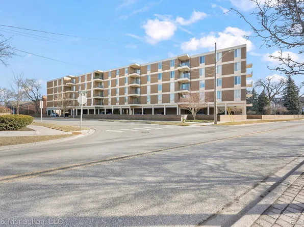 600 W Brown St APT 102, Birmingham, MI 48009