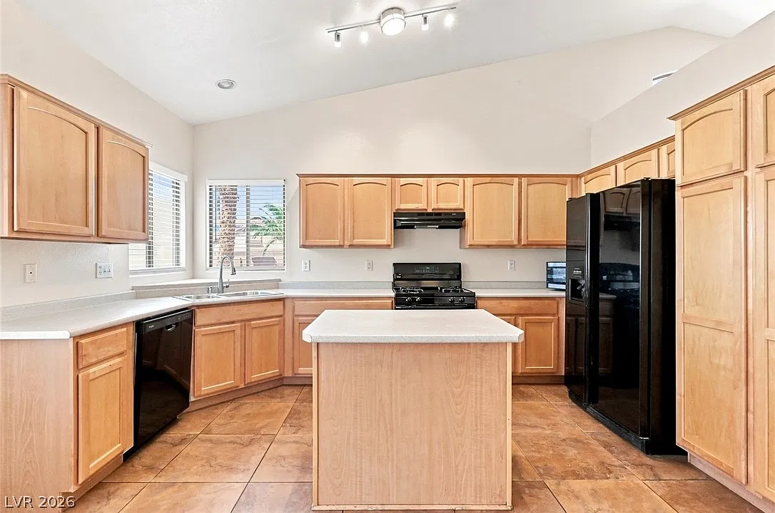 3 bed, 2.5 bath, 1892 sqft, $2,175 — Photo 3
