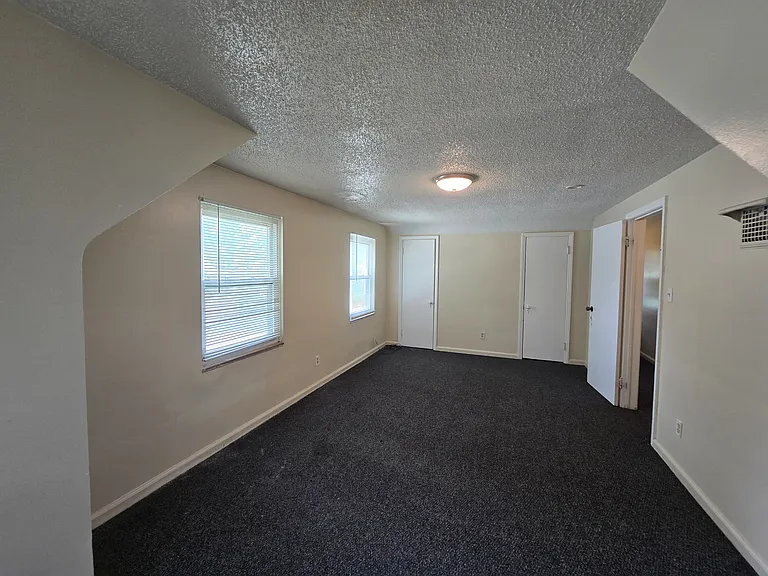 15205 Maplewood Ave — Photo 36