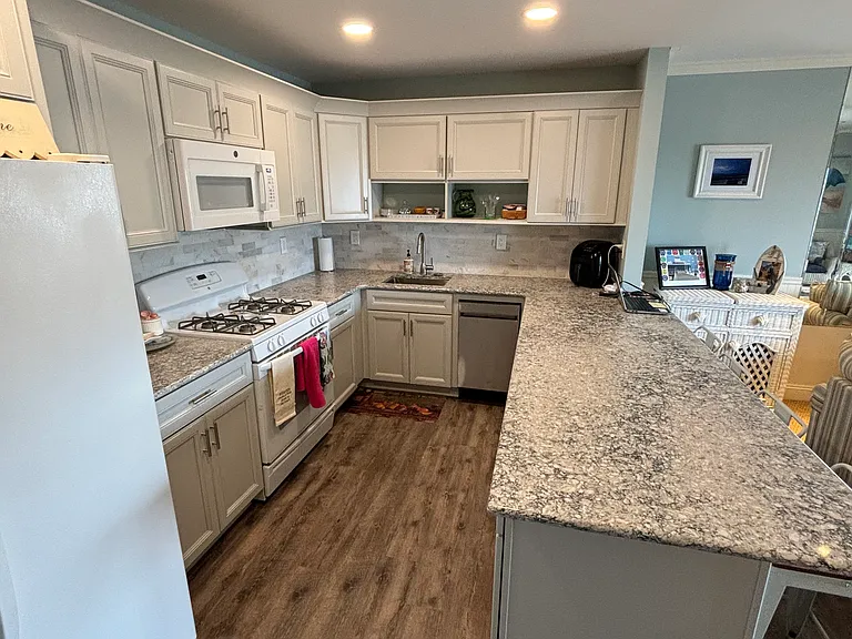 709 Ocean Ave #15 — Photo 6