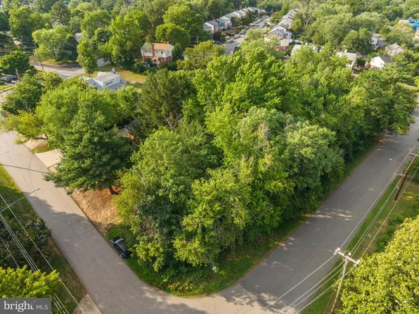 7054 Canterbury Ln, Alexandria, VA 22307