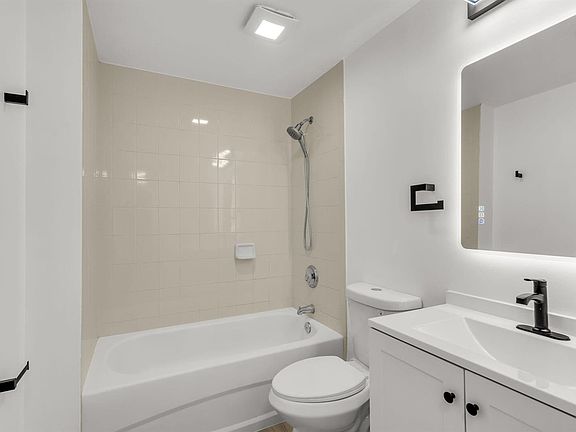 2nd image of 1300 NE 109th St #424