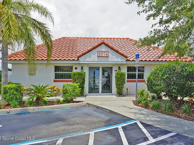8922 Laguna Ln #201 — Photo 42